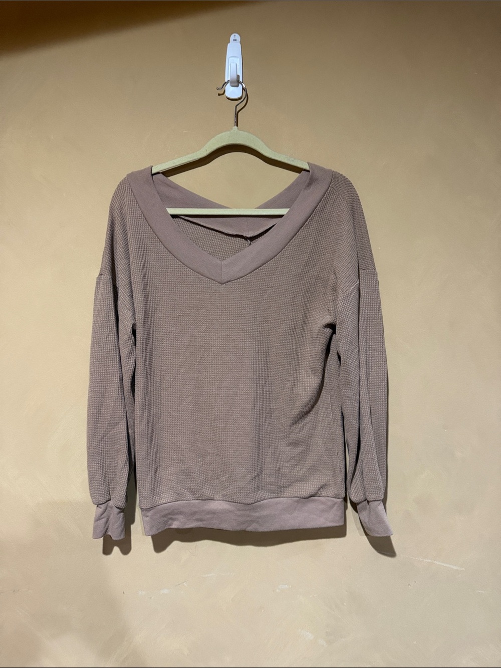 V-Neck Waffle Knit Pullover Sweater - Taupe Size small